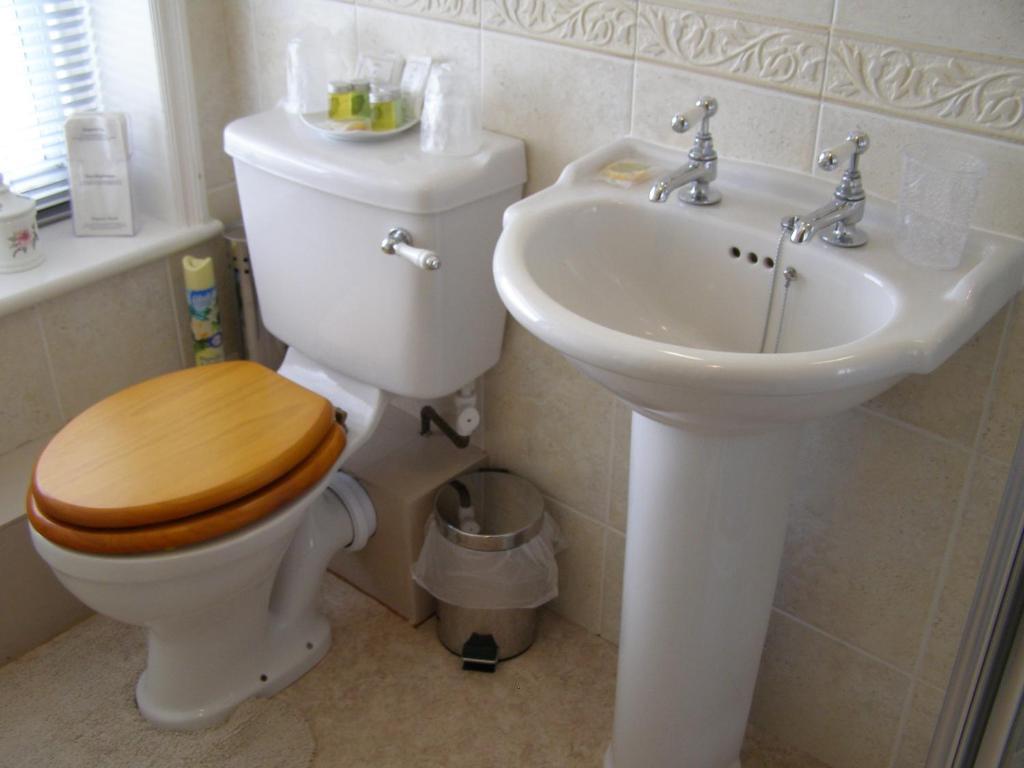 Anton Guest House Bed And Breakfast Shrewsbury Room photo